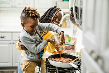 Children cooking thanks to the educational toy The Toddler Cookbook